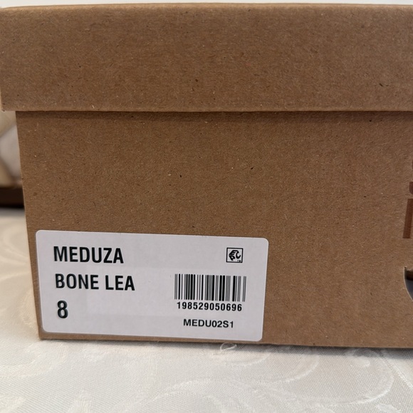 Steve Madden Meduza Sandals. Ladies Size 8 - Picture 16 of 16